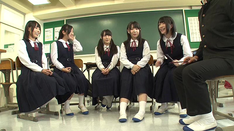 超うぶブルマ女子たちと男は僕ひとりの王様ゲーム！オトナのアソビに興味津々なブルマ女子たちが噂でしか聞いた事が無い合コンの定番『王様ゲーム』をやることに！