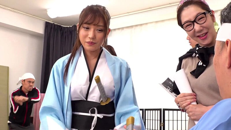 羞恥!パワハラ一座演技ができない大根新人女優に役の気持ちをわからせる為に全裸演技指導する劇団の皇帝・座長~切腹!美少女新選組佐藤しお編~