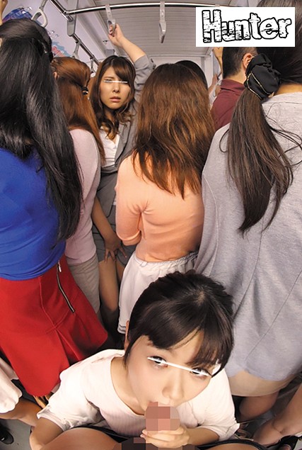 【VR】HQ超激的高画質 超奇跡！！まわりは女性ばかりの満員電車で色々な所が当たりまくり見えまくり！満員電車で女性専用車両じゃないのに偶然ボクのまわりだけ女性乗客ばかり！当然、女性のいい匂い・色っぽいうなじ・胸の谷間・しゃがんだらパンチラが見えたり…