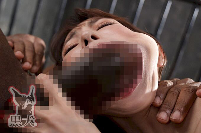 驚愕の巨チン 子宮を突き抜ける黒巨根!!上品なマンコにズボっ!!デカっ!こんなのあり得ない!