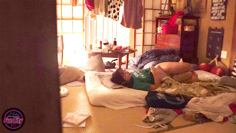 合算10発抜き!!親の再婚でできた義姉は喪女!だらしないのにエロすぎる無防備巨乳な姉に杭打ち中出しされた僕…星乃夏月