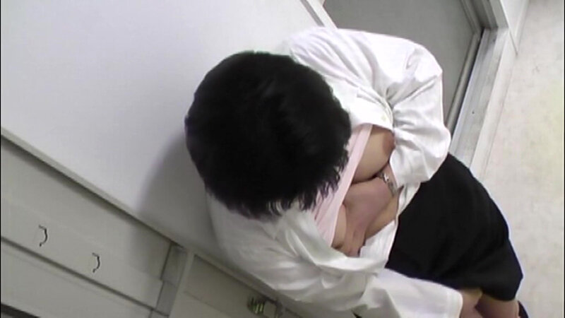 無防備すぎる職場女子社員オナニー映像3