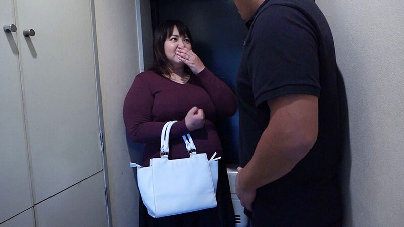 デリヘル呼んだら、息子と同級生の噂の豊満爆乳ママさんで、ここぞとばかりに脅して、極上A5ランク肉を美味しゅういただきました。美穂(K-cup)