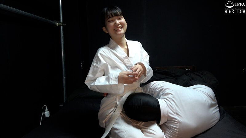 「ドMな道着少女にくすぐり特訓! 耐えられなければ更にくすぐりのおしおき!」わかしラボVol.041- 6 伊織ひなの
