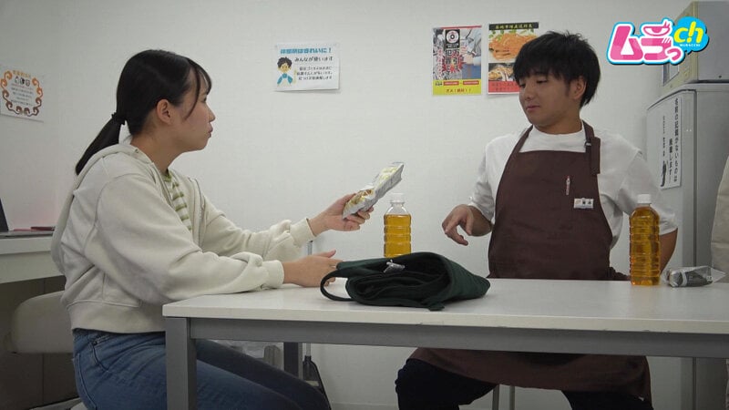 ニンゲン観察 童貞バレするや否やその場で即筆おろし!バイト先の地味っこは控室で隠れオナニーするほどの変態童貞ハンター