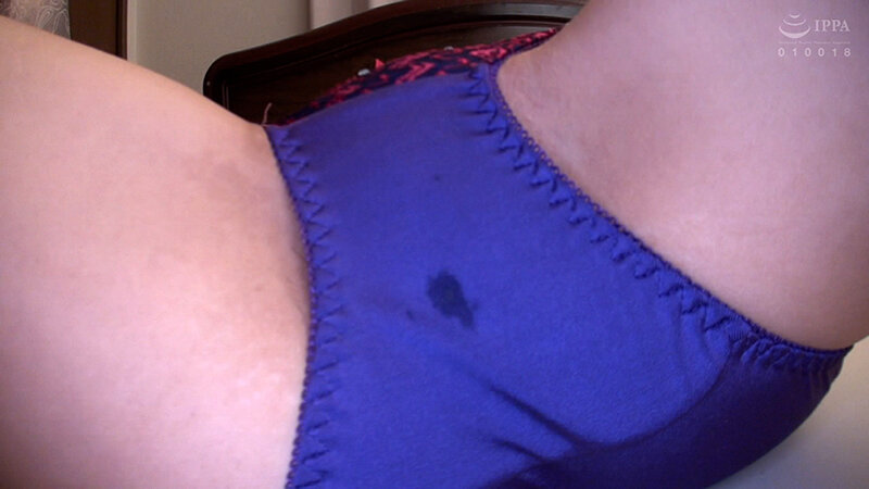 男優とSEXしたくてやって来た地味目な雰囲気の淫乱熟女の初撮りAV中出しSEX！