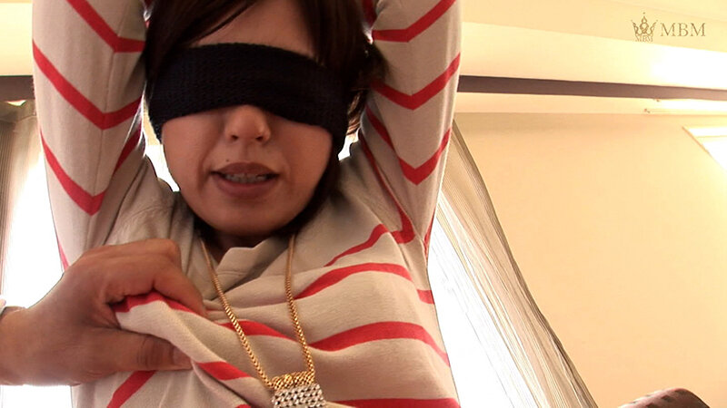 旦那が相手してくれない欲求不満の熟女が初めての浮気SEX！目隠し清楚系奥様が他人棒で乱れまくり！