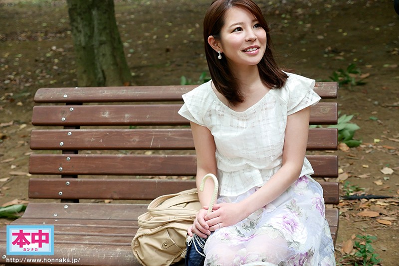 結婚してまだ一ヶ月の新婚だけど…夫に内緒でAVデビュー!! 綾乃千晶