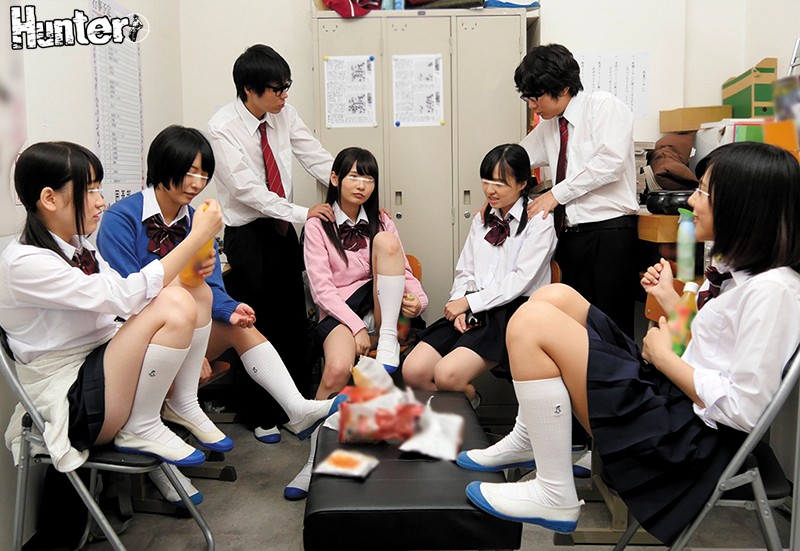 まさか！学年のトップクラス女子と冴えないボクが中出しイチャラブセックス！廃部寸前の我が囲碁部に、放課後の溜まり場が欲しい強気女子たちが、押し入ってきて我が物顔で部室を占拠された！やりたい放題の女子たちに部室の隅に追いやられるボクたち。