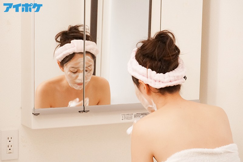 「終電ないの!?じゃあウチ来なよ?」僕の恋人が家で待ってるのに、 終電を逃がし気の強い同僚女子社員の家に泊まる流れに…ノーパンノーブラ 部屋着に興奮した絶倫のボクは一晩中ヤりまくった。。。 激カワすっぴんもあるよ 岬ななみ