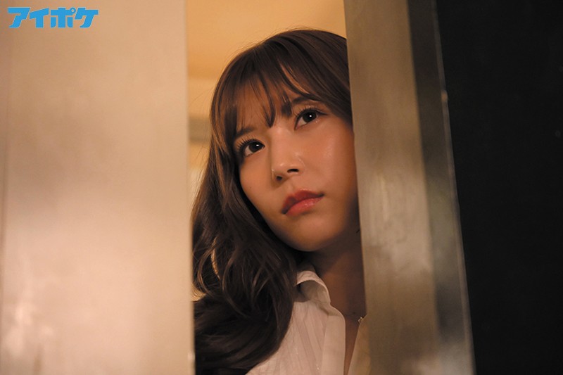 【悪女教師】 嫉妬に狂ったノーパン誘惑女教師の異常な奪い寝取り。 「私は手段は択ばない…」 明里つむぎ