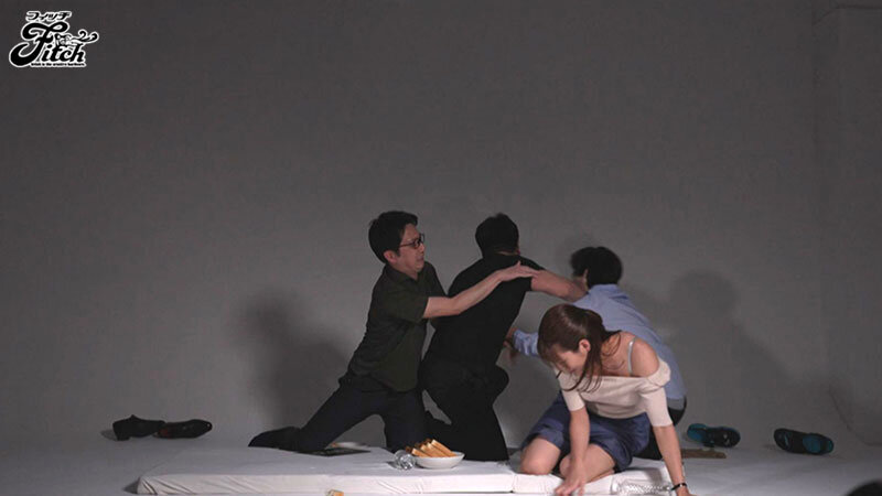 ごっくん解禁!密室空間で緊縛された女子アナはザーメン便器 女1人×男複数 定点カメラで記録された脱出ドキュメント 都月るいさ