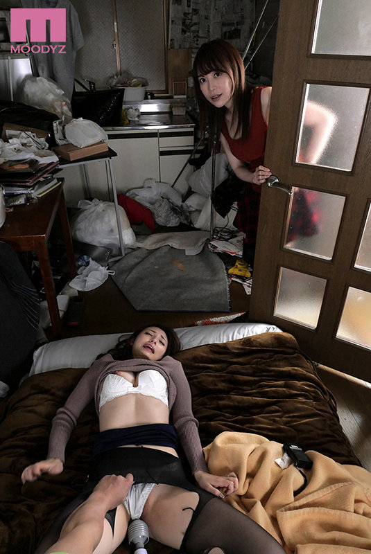 【VR】【隣人トラブルVR】隣に住む母娘がボクの部屋のゴミを片付けてほしいとクレームを入れてきたので、部屋に連れ込みゴミ部屋レ○プ!! 娘の前で母を犯した後に、娘も●す!!