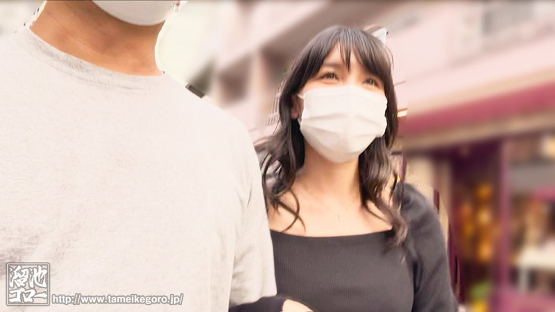 え、ここで!?30日間禁欲させた人妻が夜まで我慢できず、舐めマン痴女化!下品なバキュームフェラデート 岬さくら