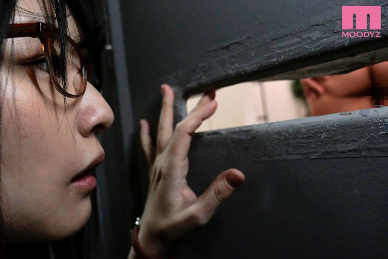 いきなり全裸入室で即プレイのデリヘルを呼んだところを隣のお姉さんに目撃されてしまった結果、毎日全裸でやってくるようになり… 何度も、何度も即ハメ中出ししまくった。 つぼみ