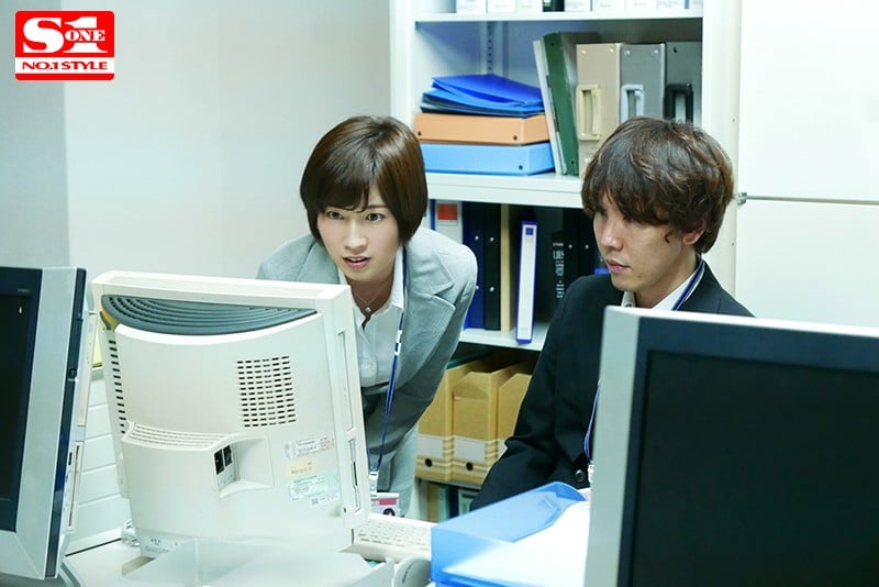 「終電ないならウチ来る?」 残業後に上司の奥田さん宅にお泊り!?無防備な部屋着とすっぴん姿に興奮した僕は無我夢中で。。。 奥田咲