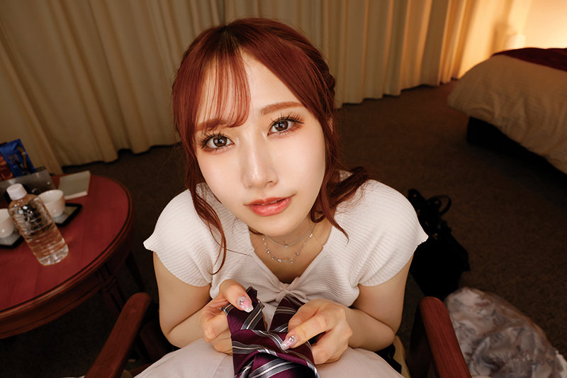 【VR】後輩の美人OLと出張先で相部屋に…会食で酔っぱらった後輩を介抱していると「ずっと好きだったんです」と潤んだ瞳で見つめられる…はだける洋服…覗く胸元…密着する素肌に僕は… あみり