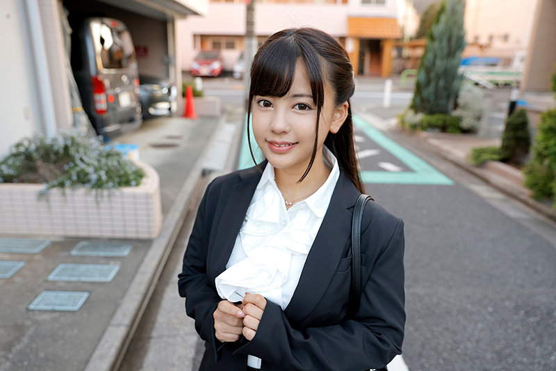 【VR】エロい身体を押し売り悪徳訪問販売員 しおん