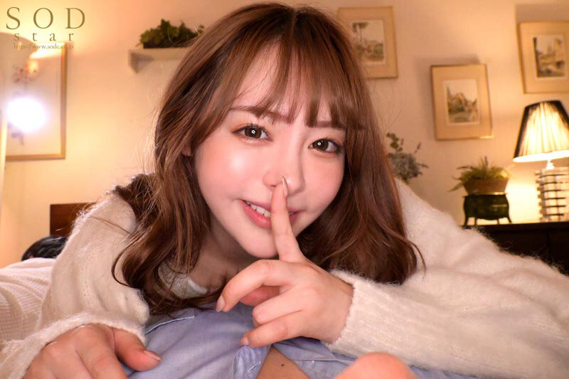 超至近距離で僕を誘惑してくる親友の彼女と…声が出せない密室、親友はすぐそこ!バレたら終わりなのに精子が止まりません…。小倉由菜【圧倒的4K映像でヌク!】