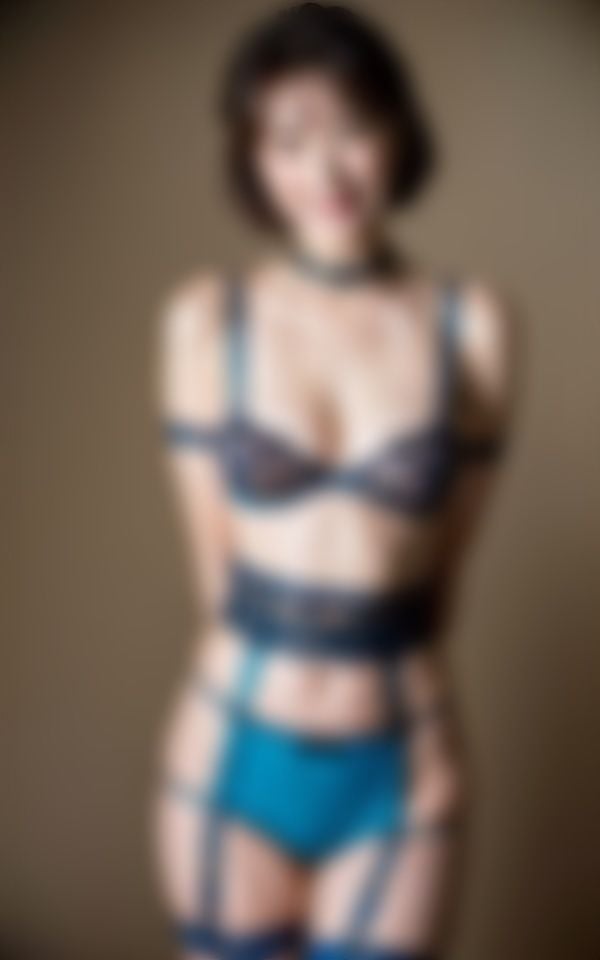 【母親】エッチなママのガーターベルト〜お乳いかがですか?200人〜