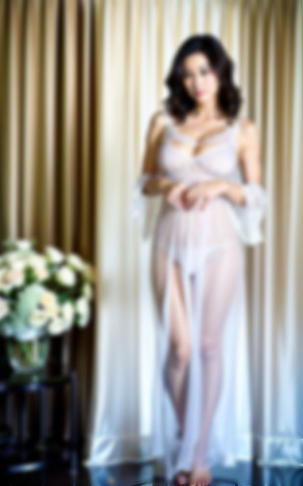 エロすぎる淫乱熟女が童貞くんを魅惑の身体で誘惑