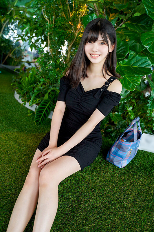 素人JD【限定】りこちゃん22歳 富裕層が多く通う有名大手クリニックでバイトしている激カワJD!!バイトで着ているナース服に着替えて大興奮汗だくSEX!!