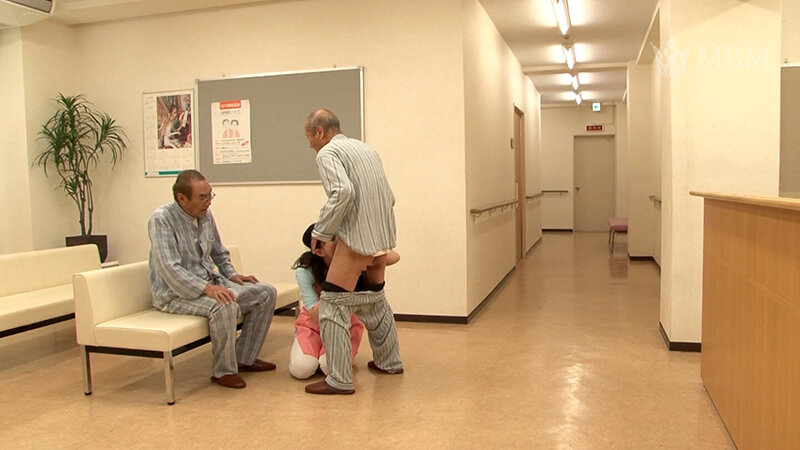 ノリの良い介護ヘルパーはおじいちゃんのチ〇ポも介護してフェラヌキしてくれる！？