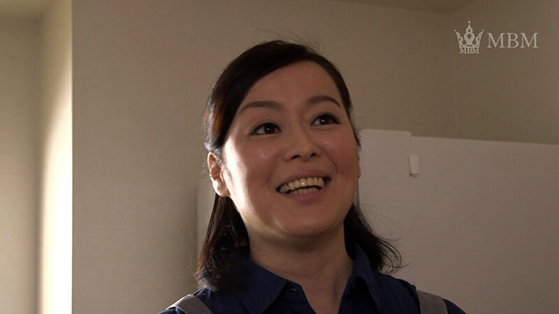 ホームヘルパーで来た美熟女さんのデカ尻にムラムラして勃起したチ〇ポを見せてエッチお願いすると…まさかのヘルパーさんも濡れマ〇コ晒してイキまくる！