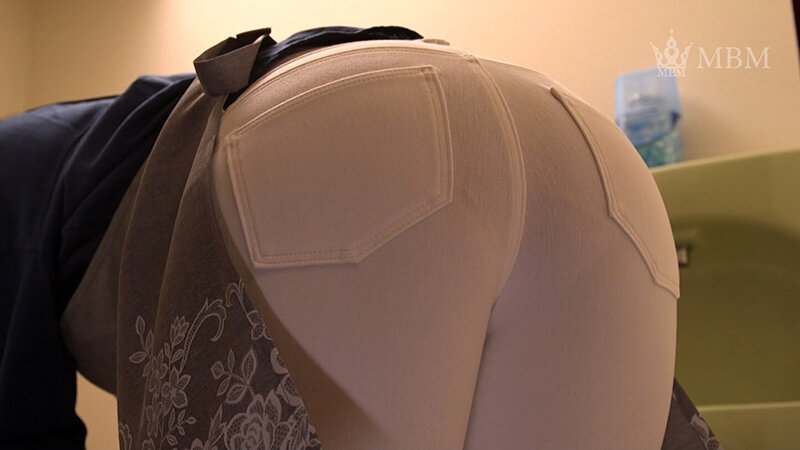 ホームヘルパーで来た美熟女さんのデカ尻にムラムラして勃起したチ〇ポを見せてエッチお願いすると…まさかのヘルパーさんも濡れマ〇コ晒してイキまくる！