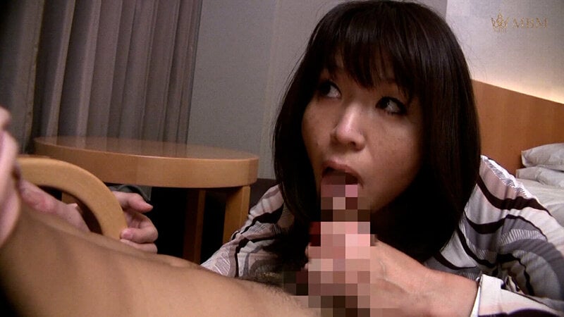 美魔女アンケートについてきたセレブ熟女が年下男性にうっかりその気になってハメ撮りSEX!