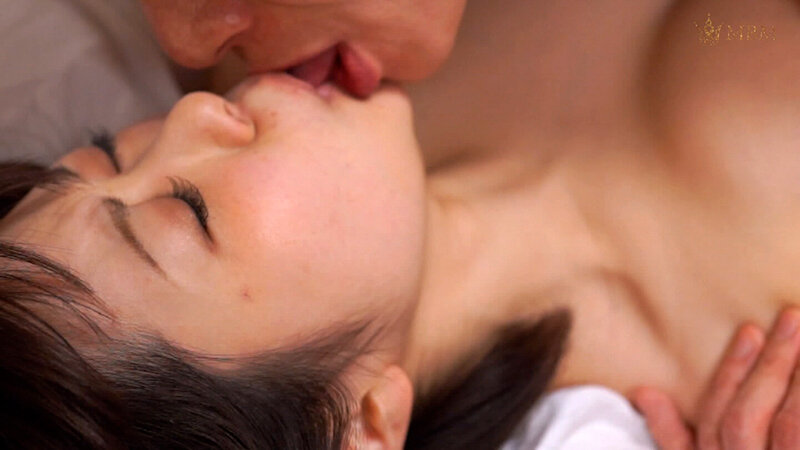 街で見つけた素敵な若妻さんを撮影協力を、とホテルに誘いハメ撮りSEX！うっかり欲情してその気になった若妻さんに激突きに絶頂快楽！