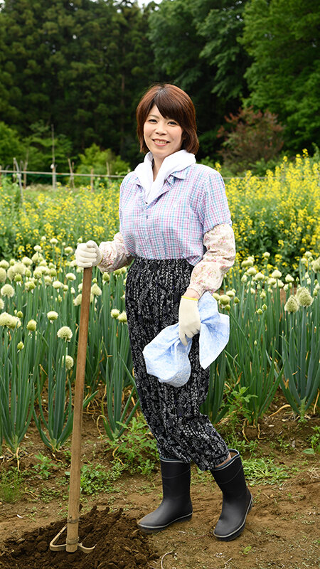 五十路で美人で爆乳って最強かよっ! 初撮りおばさん 厳選素人6人4時間8