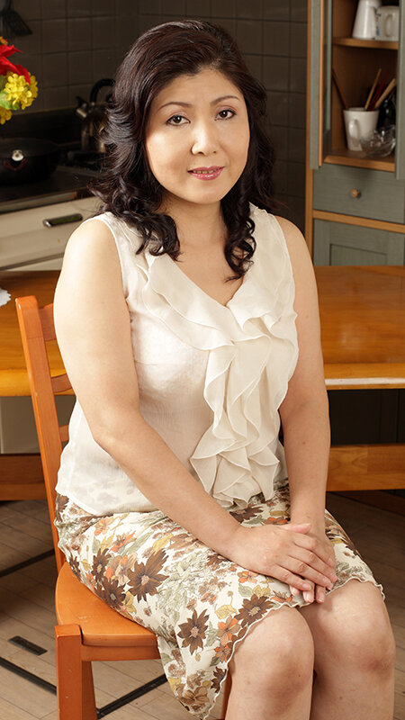 五十路で美人で爆乳って最強かよっ! 初撮りおばさん 厳選素人6人4時間8