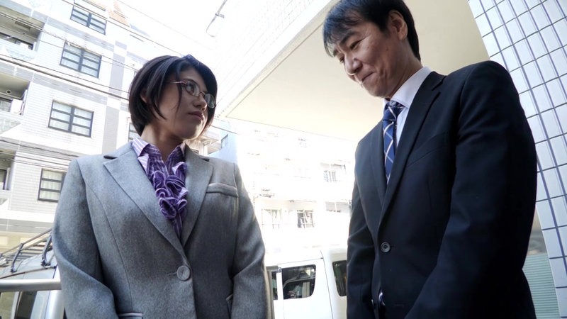 【4K】会社で地味なメガネ上司は脱いだら凄い超絶エロ巨乳 スーツの上からでもわかる巨乳とむっちり尻で求められ完全に骨抜きにされました 佐野江美