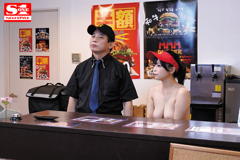 私と大好きな彼氏、そして優しい店長 3人きりの深夜勤務アルバイト 羽咲みはる