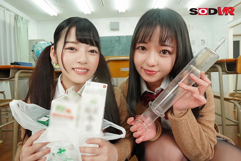 【VR】放課後の教室で女子生徒のアナルから噴射する牛乳が顔面にブッかかりまくる! 牛乳浣腸ぶっかけVR