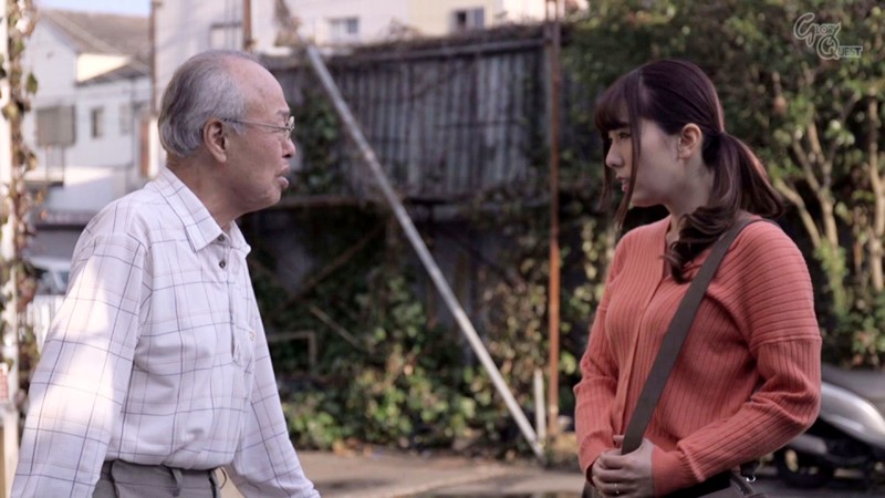 人妻を粘着痴●するストーカー老人 波多野結衣