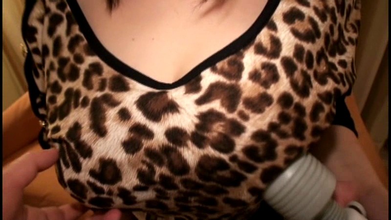 着衣してても爆乳っぷりがスゴ過ぎる女 8