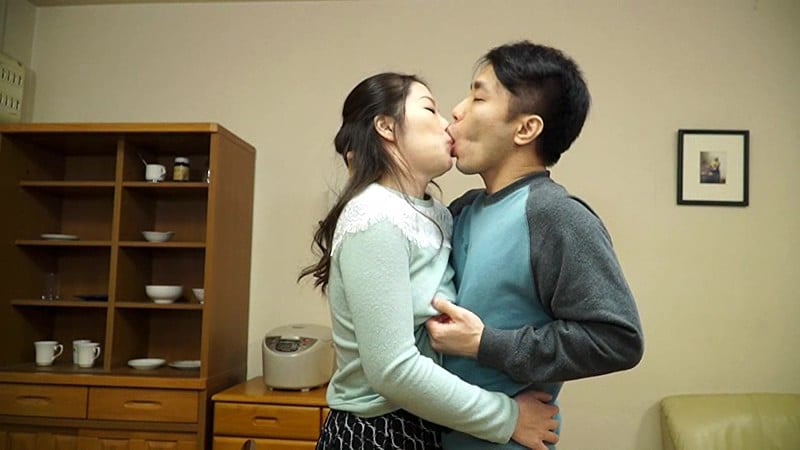 色っぽくて気の強い兄嫁をその気にさせる！ 唾液まみれ濃厚接吻SEX