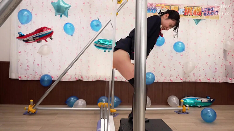 透け壁越しだからディルドーズブマン丸見え！ フライト帰りの美脚CAが挑戦する1ピストン100円の極太ディルドチャレンジ！ポルチオ直撃でどんどん卑猥になる腰振りをガラス越しにじっくり観察されて発情！無責任膣内射精～かすみ編～