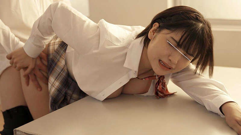 「静かに動いてくださいね?」あざと可愛い部活の後輩達が休み時間や部活中に僕のところにやってきて溺愛の密着アピ!イチャつくフリしてスカートの中でこっそりチ○ポ生ハメ。周りにバレるわけにもいかず、押し寄せる快楽に決して変な声を出すこともできない状況で…
