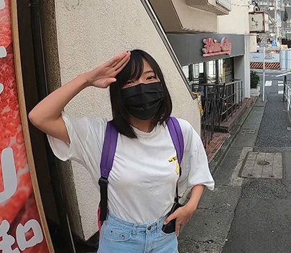 裏垢未成年だと思ってノコノコとパパ活にやってきたオジサンをガチ顔出しでAV出演！ 四宮繭