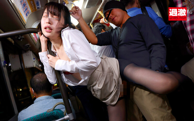 痴●師にパンストの中で手マンされ濡れシミができるほどイキ潮を吹きまくる美脚女4