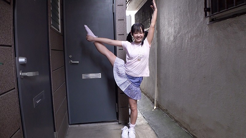 ひよこ女子がお宅訪問!甘えんぼWパイパンビッチーズ。