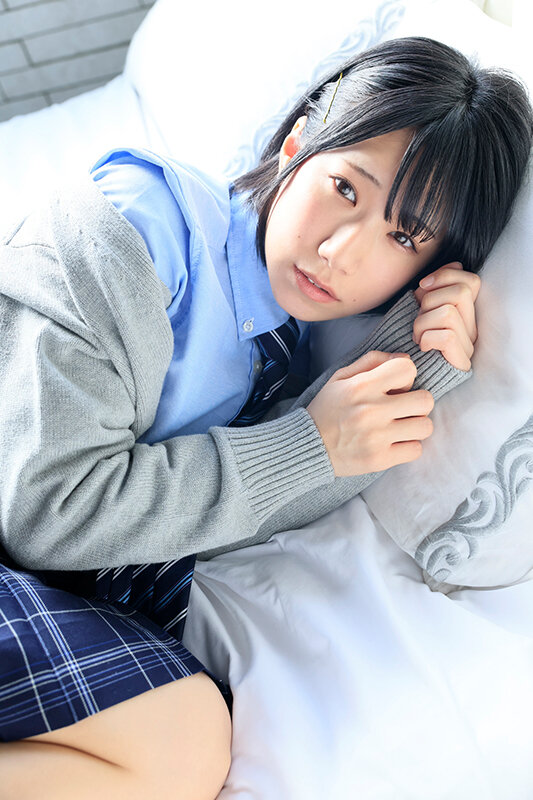 エッチが気持ちいいと上からも下からも自ら腰をくねらせちゃう…!?足痙攣早漏イクイク女子校生と性感開発デート。生まれて初めての中出し体験。 柊ゆうき