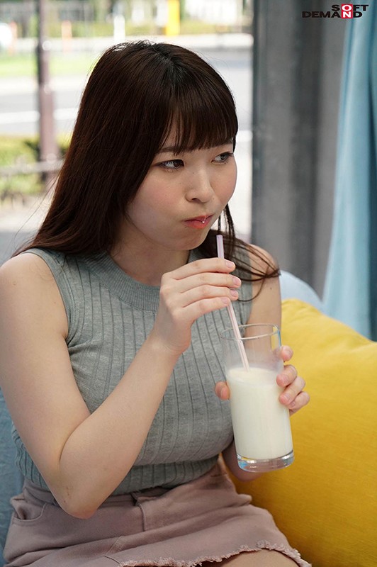 マジックミラー号 ミニスカートが似合う現役女子大生に「牛乳を口に含んだ状態で10分間くすぐりにガマンできたら100万円！」と声をかけ凄テクAV男優の妙技でHにいじくりたおしました！