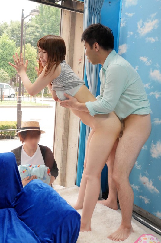 マジックミラー号 ベビーカーを押す子持ちのママが悩めるシングルファザーにスマタで赤面ご奉仕！‘ダメダメ入っちゃう’と言いつつも…パパより立派なデカチ○ポを敏感マ○コが受け入れちゃう！10人中6本番！in北千住