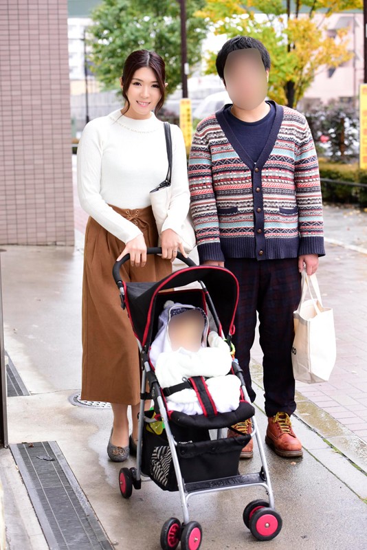 マジックミラー号 心優しい子持ちのママがデカチンで妻に挿入を許してもらえない男性に素股奉仕 産後で感度が上がったマ○コは我慢できず、不倫挿入真正中出し！5 6時間SP！！