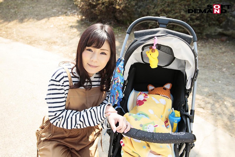 マジックミラー号 心優しい子持ちのママがデカチンで妻に挿入を許してもらえない男性に素股奉仕 産後で感度が上がったマ○コは我慢できず、不倫挿入真正中出し!6