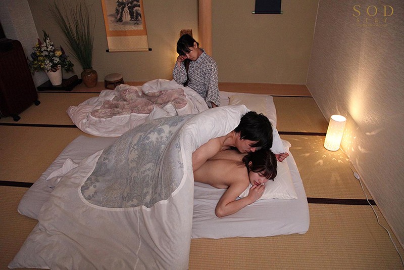 ずっと布団の中…密着ねっとりピストンでドクドク中出しが止まらない 唯井まひろ